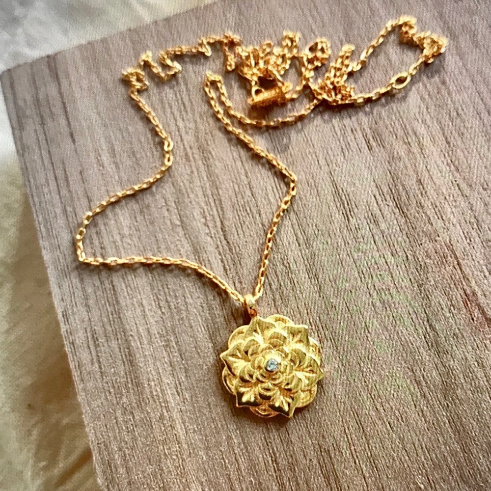 ✨The Golden Lotus Necklace✨